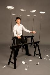 Sam Veale - www.Circusperformers.com - Walkabout and cabaret juggler