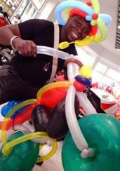 Balloonatic - Walkabout Balloon Modeller Entertainers