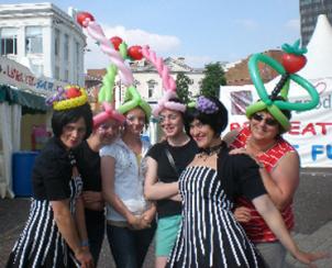 Balloonatic - Walkabout Balloon Modeller Entertainers