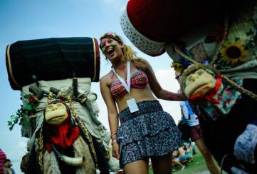 Flying Buttresses - Elderly Puppetry Couple of Miniature Proportions - Walkabout Entertainers