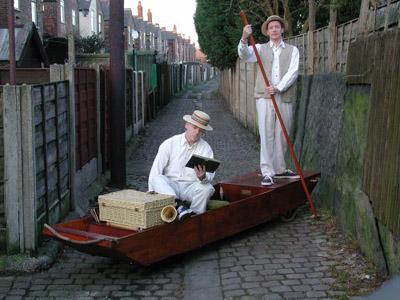 Punt - Roaming Street Boat - Walkabout Entertainers