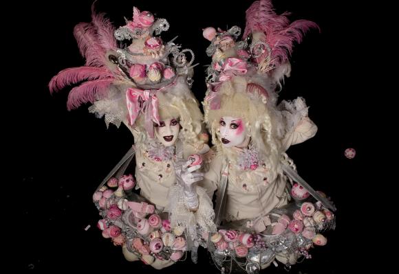 Deamon Stilts - Wedding Cakes on Stilts - Stilt Walkers